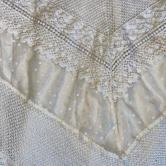 Reba lace blouse - Picture 2 of 3